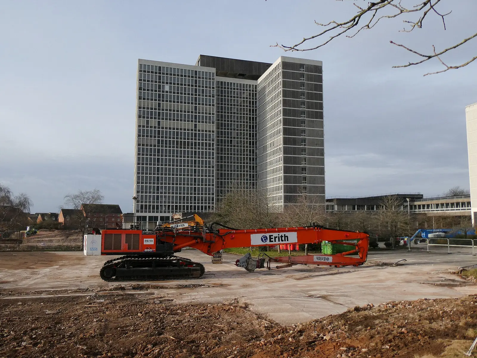 Pelleteuse de démolition sur un chantier